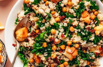 Lemony Quinoa Kale Salad with Crispy Chickpeas